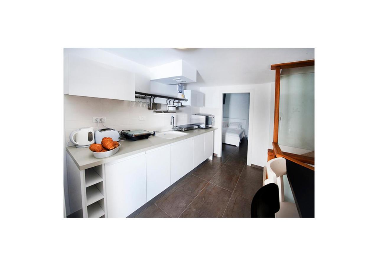 Boutique Apartment "Facing The Sea" Haifa Buitenkant foto
